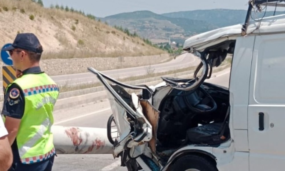 HURDAYA DÖNEN ARAÇTAN SAĞ KURTULDU!