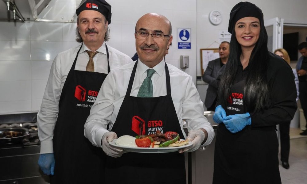 Vali Mahmut Demirtaş, Pideli Köfte Yaptı